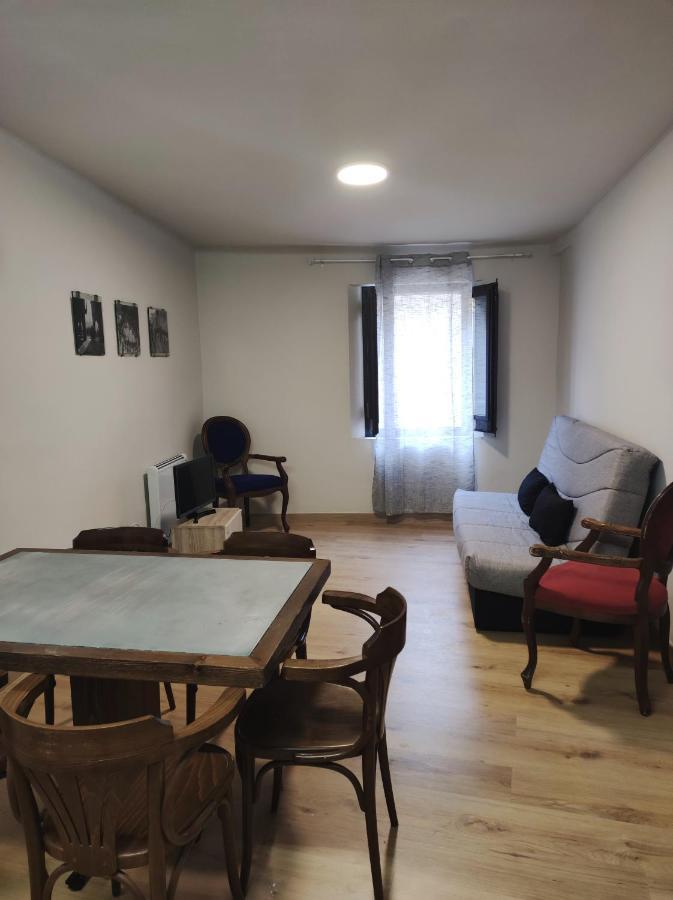 Apt 1 Acollidor Al Centre Historic De Vic Aptgarbi ภายนอก รูปภาพ